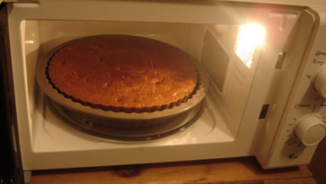 How do you bake a cake in a microwave?
