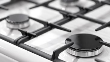 How do you clean a gas burner with vinegar?