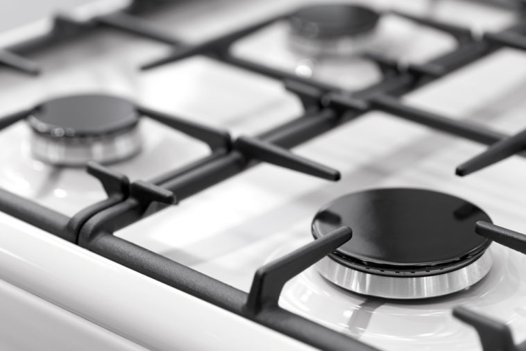 How do you clean a gas burner with vinegar?