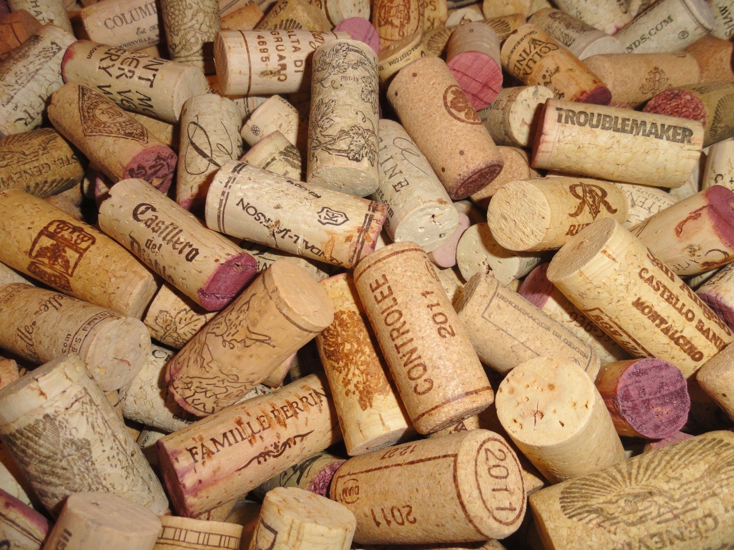 How do you clean wine corks for crafts?