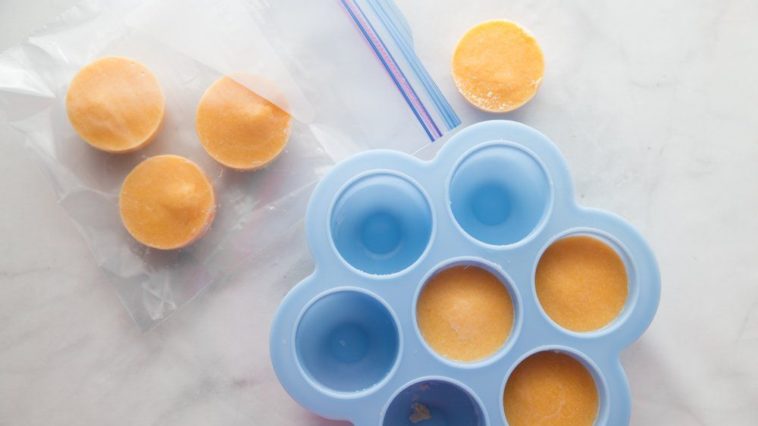 How do you cook eggs in a silicone mold?