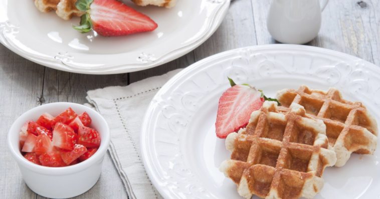 How do you cook frozen waffles in the oven?