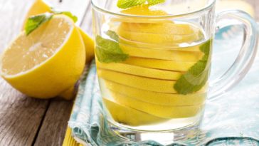 How do you cut lemon and lemon water?