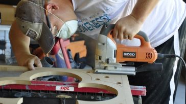 How do you cut soap without breaking it?