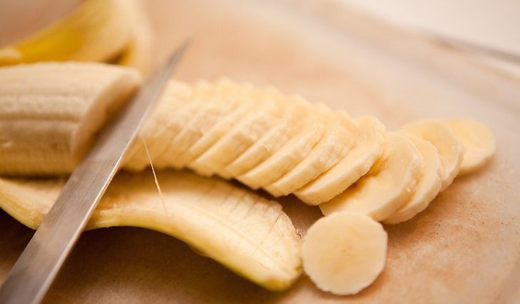 How do you dry bananas in the microwave?