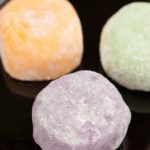How do you eat mochi balls?