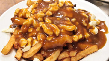 How do you eat poutine?