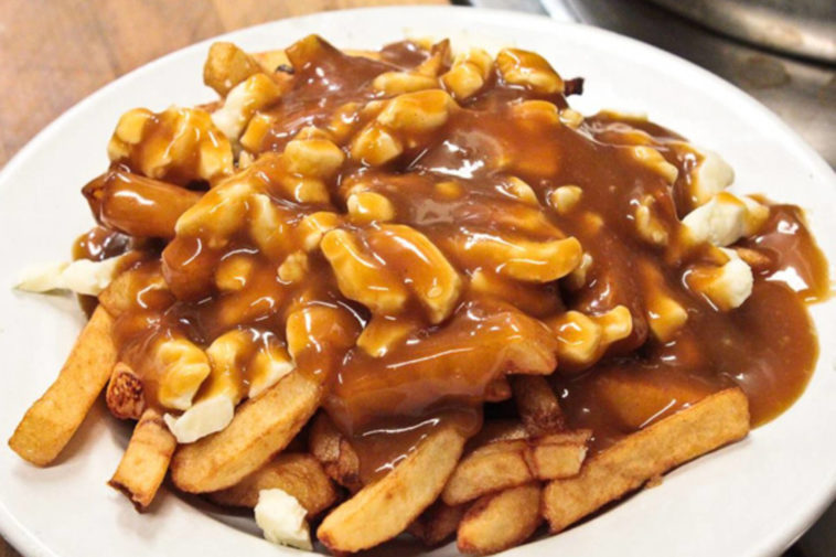 How do you eat poutine?