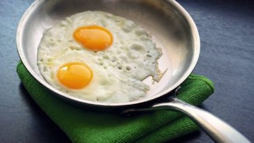 How do you fry eggs in a stainless steel pan?
