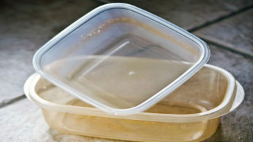 How do you get stains out of Rubbermaid containers?
