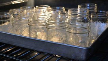 How do you heat jars in the oven?