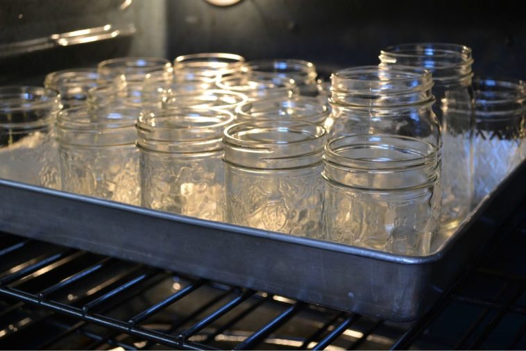 How do you heat jars in the oven?