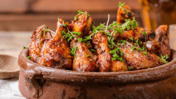 How do you keep chicken wings from drying out?