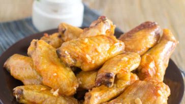 How do you keep chicken wings from drying out in the oven?