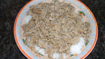How do you keep chitterlings from smelling while cooking?