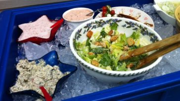 How do you keep food cold in a Bentgo box?