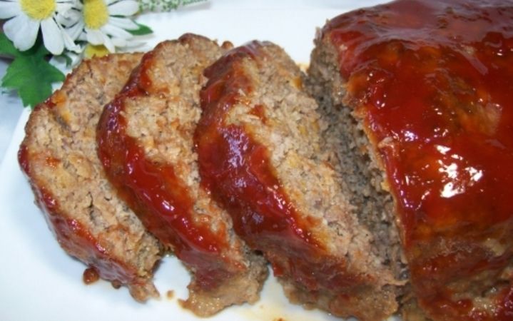 How do you keep ground beef moist?