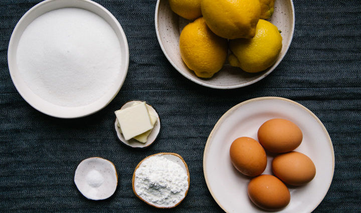 How do you keep meringue from sliding off a pie?