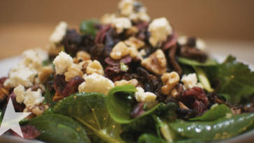 How do you keep salad crispy?