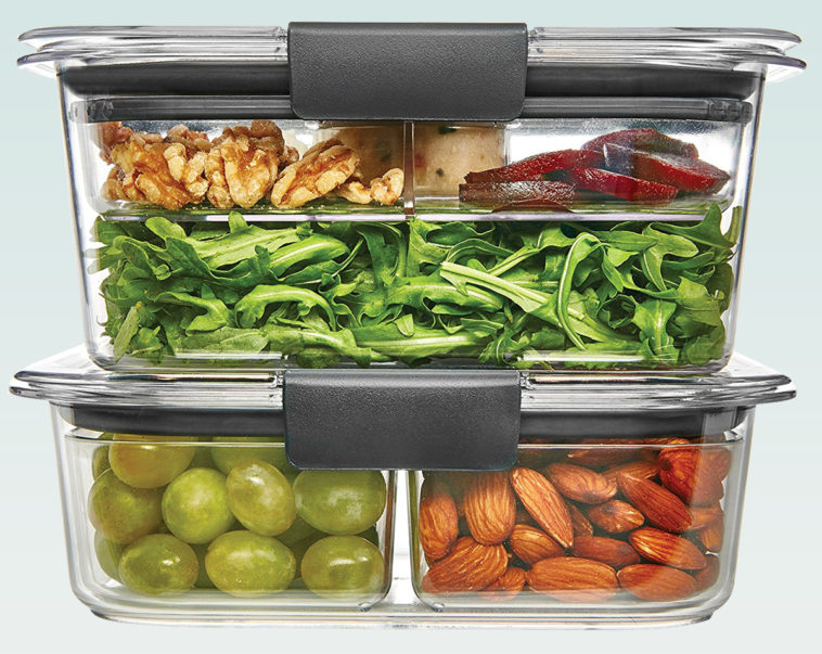 How do you keep salad fresh in a container?