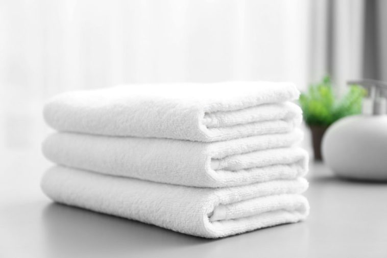 How do you keep towels white and fluffy?