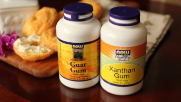 How do you keep xanthan gum from clumping?