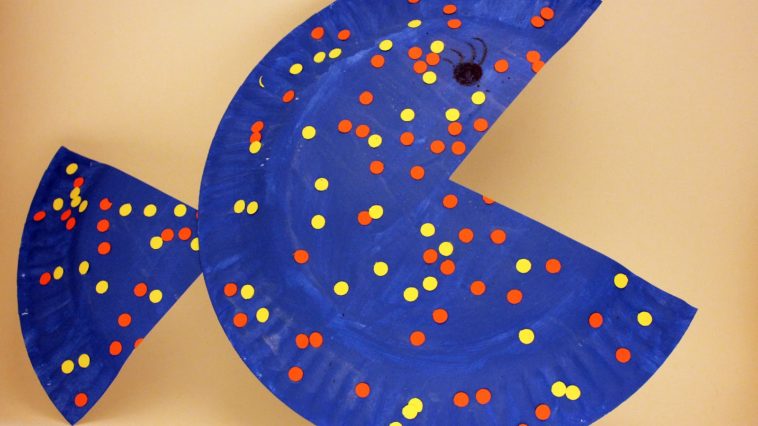 How do you make a paper plate fish?
