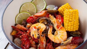 How do you prepare crawfish for boils?