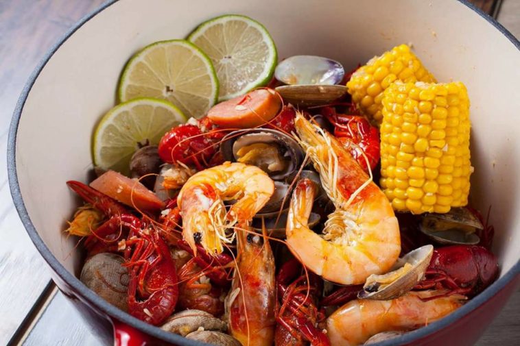How do you prepare crawfish for boils?