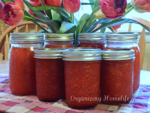 How do you prepare jars for freezer jam?