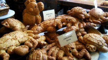How do you pronounce boudin bread?