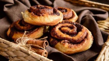 How do you reheat cinnamon rolls without drying them out?