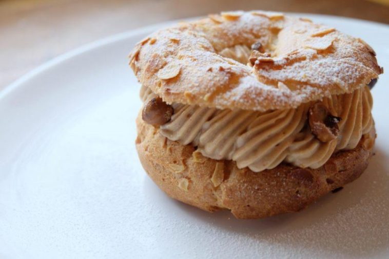 How do you store Unfilled choux pastry?