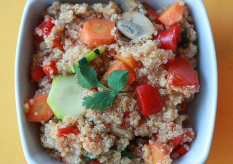 How do you store and reheat quinoa?