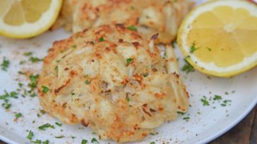How do you tell if crab cakes are done?