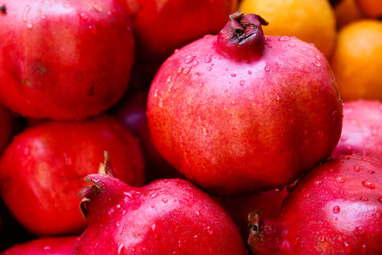 How do you tell when a pomegranate is ripe?