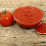 How do you thicken tomato sauce to make pizza sauce?