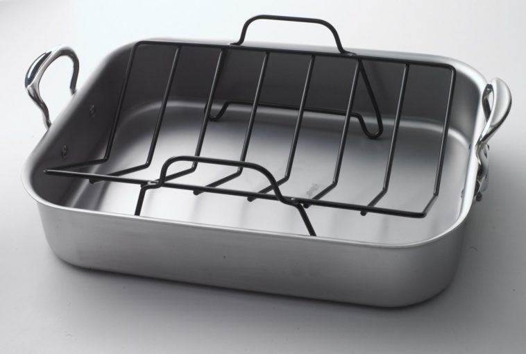 How do you use a roasting pan?