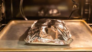 How do you use aluminum foil in the oven?