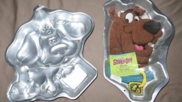 How do you wash Wilton cake pans?