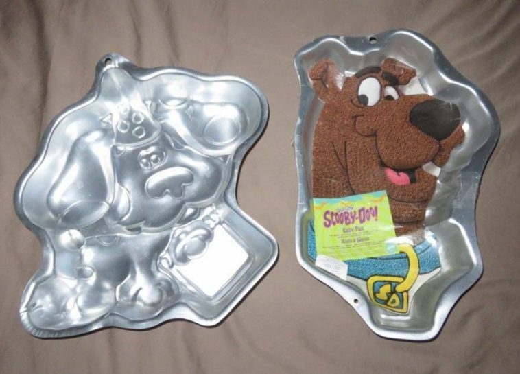 How do you wash Wilton cake pans?