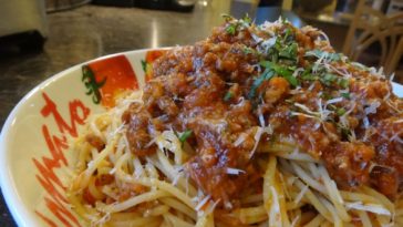 How does Gordon Ramsay make Bolognese?