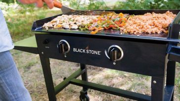 How hot can a Blackstone griddle get?