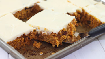 How long can a cake with cream cheese frosting sit out?