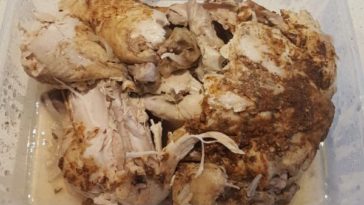 How long can a thawed chicken stay in the fridge?