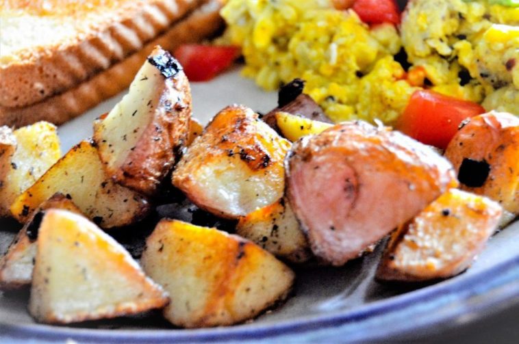 How long can you eat leftover baked potato?