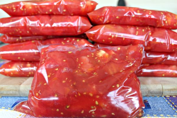 How long can you keep fresh tomatoes in the freezer?