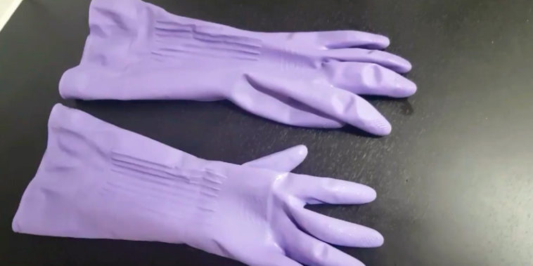 How long do dishwashing gloves last?