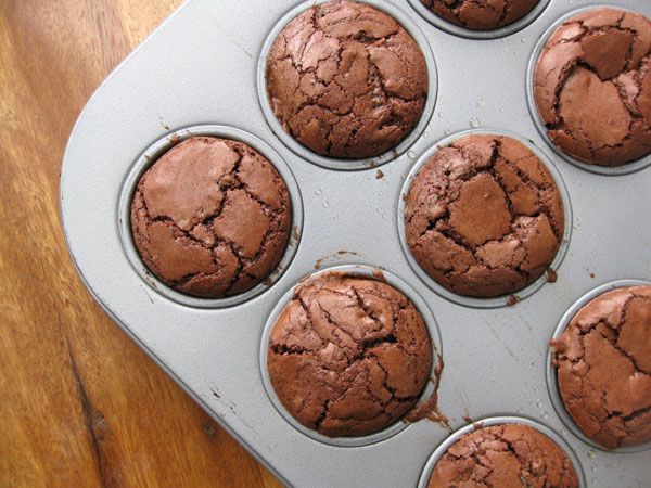 How long do you bake a 6-inch cake pan?