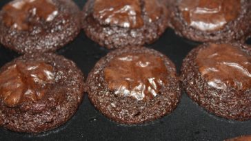 How long do you bake brownies in a glass pan?